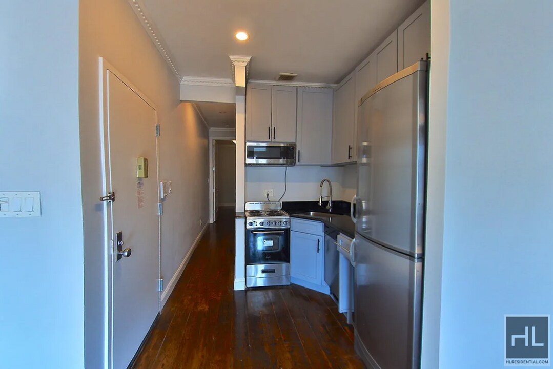10 AVENUE in New York, NY - Building Photo