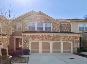 3539 Peacock Rd, Unit 2R in Alpharetta, GA - Building Photo