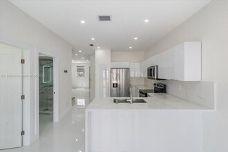 685 NE 21st Ave in Homestead, FL - Building Photo - Building Photo