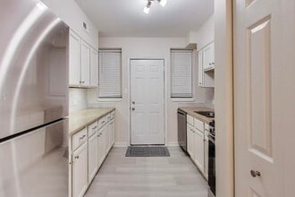 1 W Oak Ave in La Grange Park, IL - Building Photo - Building Photo