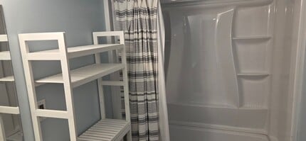 2393 Henry St in North Bellmore, NY - Foto de edificio - Building Photo