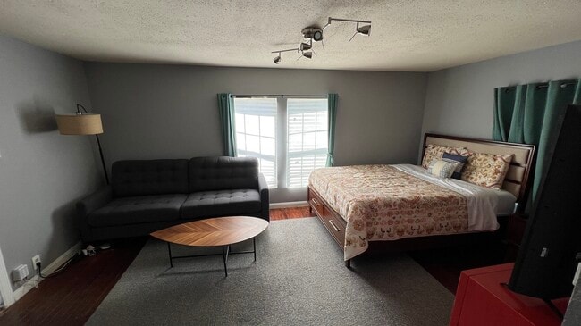 property at 4325 Coyle St