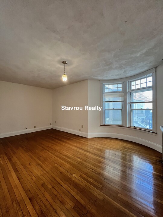 1677 Beacon St, Unit 2 in Brookline, MA - Building Photo