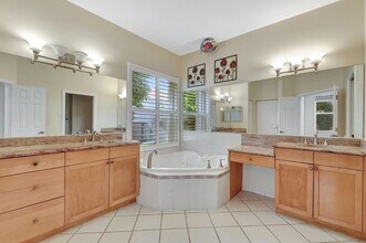 6172 Oak Bluff Way in Greenacres, FL - Foto de edificio - Building Photo