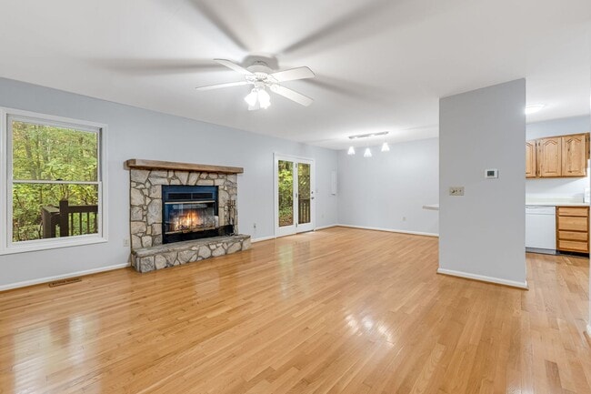 103 Parkway Vista Dr