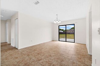 1016 Hickory Rd in Ocala, FL - Building Photo - Building Photo