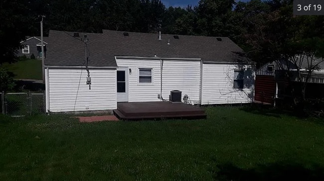 8649 Sleepy Hollow Rd in Kansas City, MO - Building Photo - Building Photo