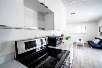 470 SW 7th St in Miami, FL - Building Photo - Building Photo