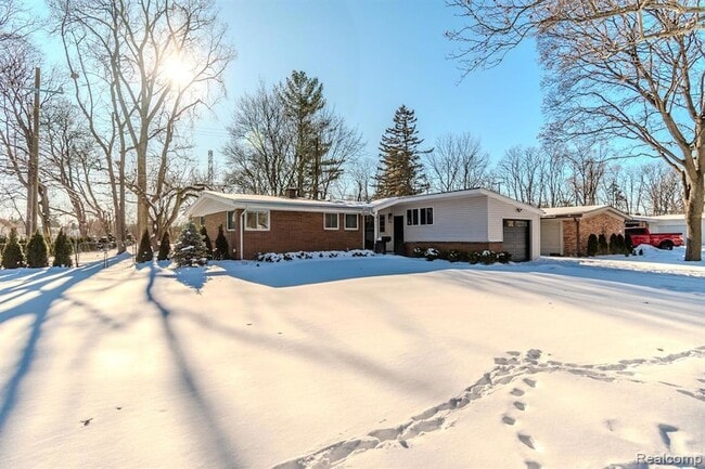 property at 811 Norwich Dr