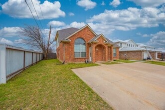 103 Janis St in Alvarado, TX - Building Photo - Building Photo