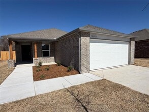 10005 SW 38th St in Mustang, OK - Building Photo - Building Photo