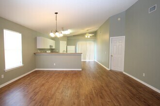 386 Mizzen Ln in Pensacola, FL - Foto de edificio - Building Photo