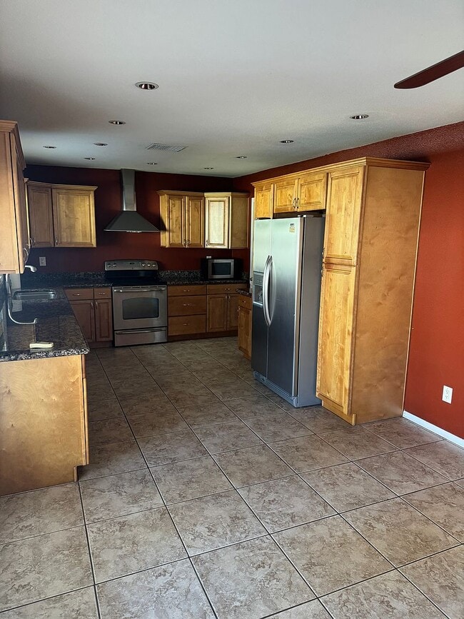 property at 2616 W Campo Alegre Ave