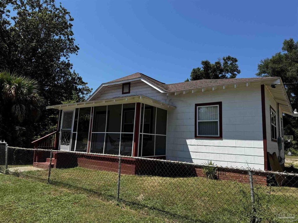 218 E Bobe St in Pensacola, FL - Building Photo