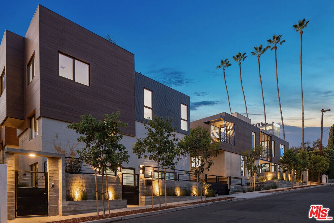 919 Hilldale Ave in West Hollywood, CA - Building Photo