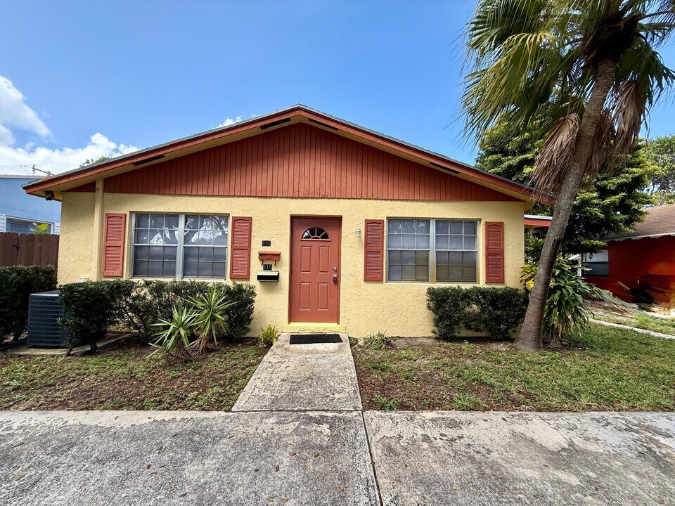411 55th St in West Palm Beach, FL - Building Photo