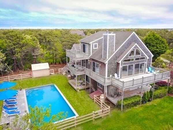 9 Thaxter Ln in Edgartown, MA - Building Photo