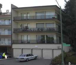 2300 Lakeshore Ave in Oakland, CA - Building Photo - Building Photo