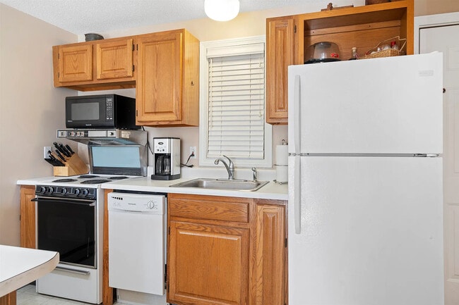 118 Weirs Rd in Gilford, NH - Building Photo - Building Photo