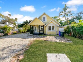 2342 Stella St in Ft. Myers, FL - Building Photo - Building Photo