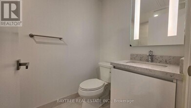 2 Erskine Rd in Mississauga, ON - Building Photo - Building Photo