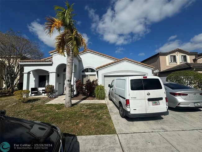 10635 SW 17th Pl in Davie, FL - Building Photo - Building Photo