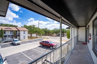 Live Oak Apartments in Weslaco, TX - Building Photo - Building Photo