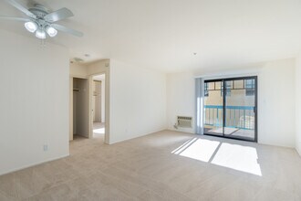 Santos Plaza Apartments in Concord, CA - Building Photo - Interior Photo