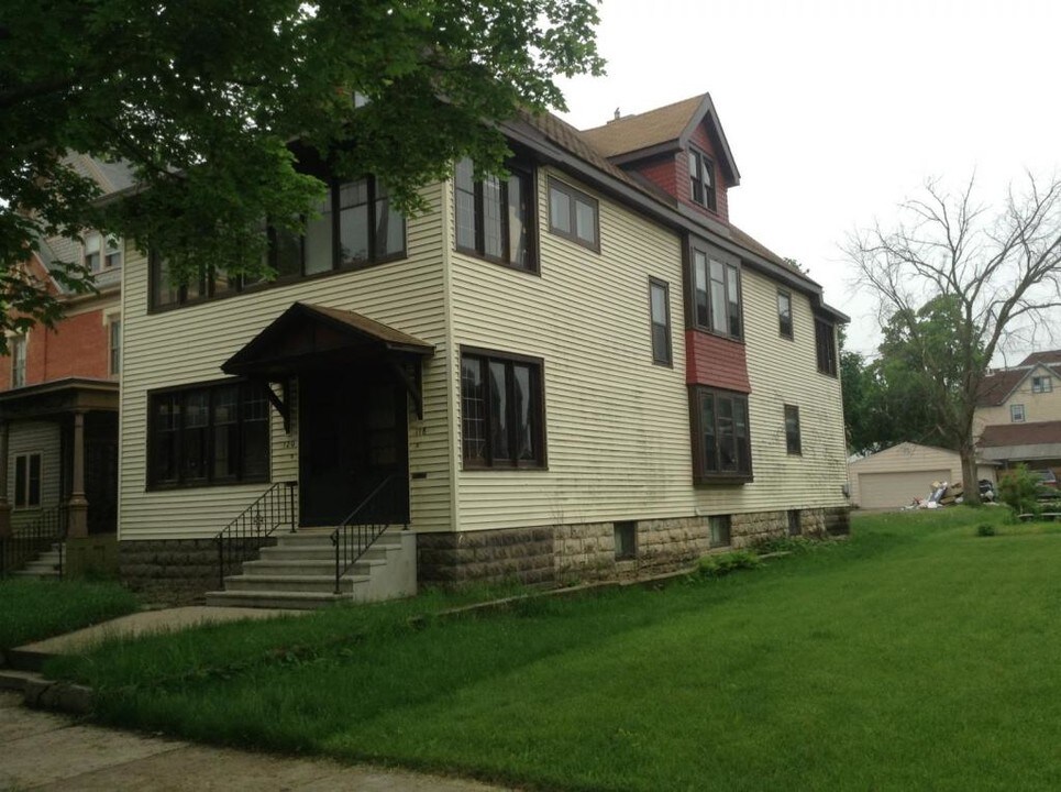 120 10th St in La crosse, WI - Building Photo