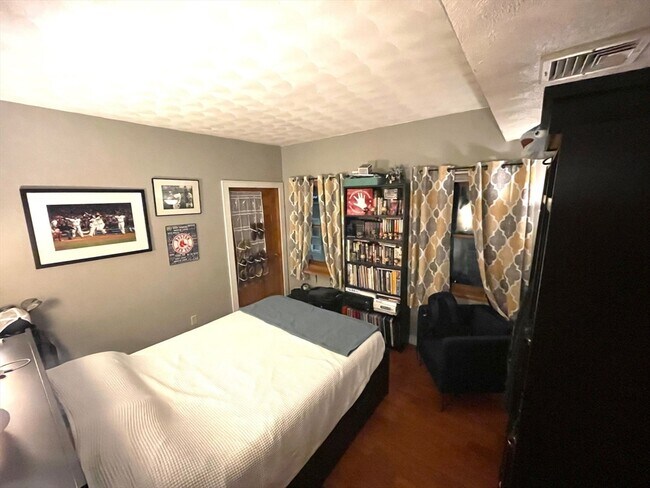 251 Saratoga St in Boston, MA - Building Photo - Building Photo
