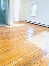 14 Pine Ln in Valley Stream, NY - Building Photo - Building Photo