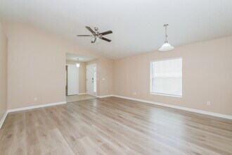 1010 Larwood Pine Dr in Ruskin, FL - Building Photo - Building Photo