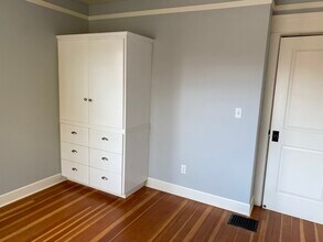 5844 NE 12th Ave, Unit Upstairs Unit in Portland, OR - Building Photo - Building Photo