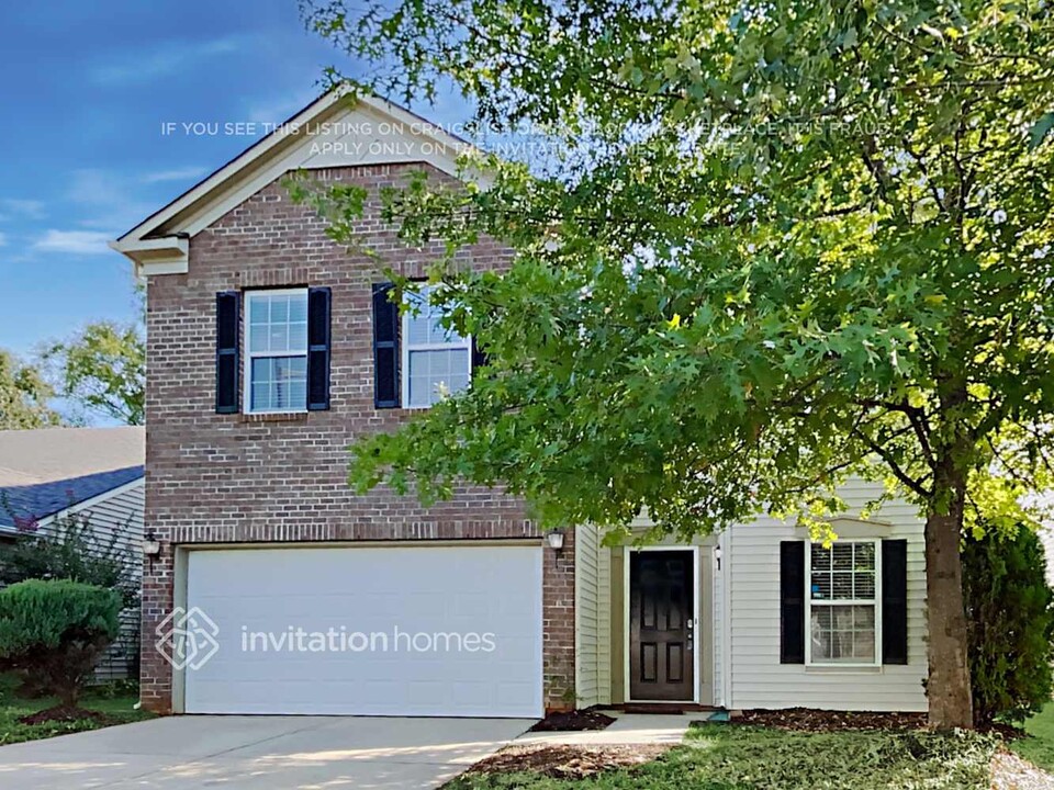 737 Sinclair Dr in Monroe, NC - Foto de edificio