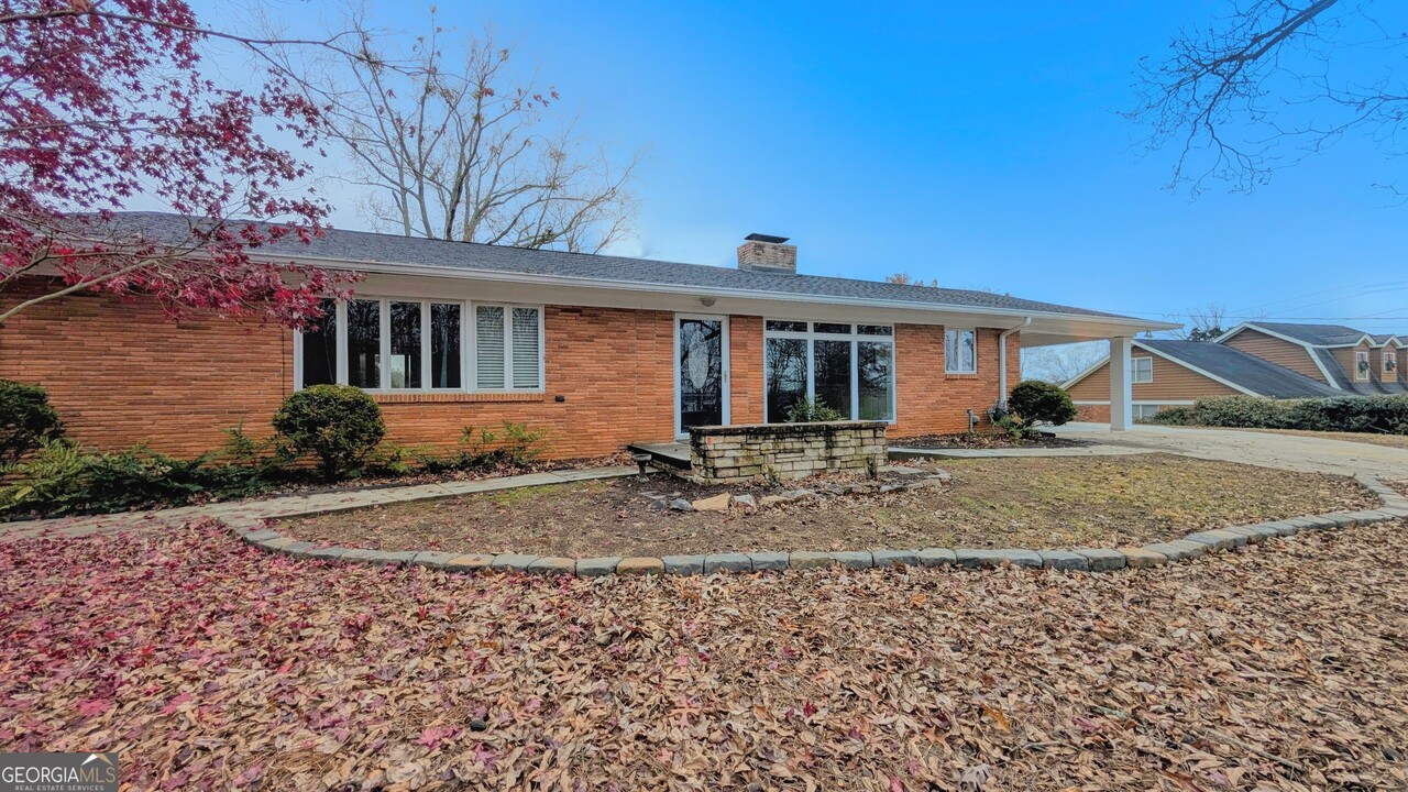797 Honeysuckle Rd in Gainesville, GA - Building Photo