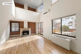 445 W 19th St in New York, NY - Building Photo