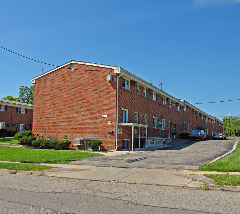 May-Lin Manor in Dayton, OH - Building Photo