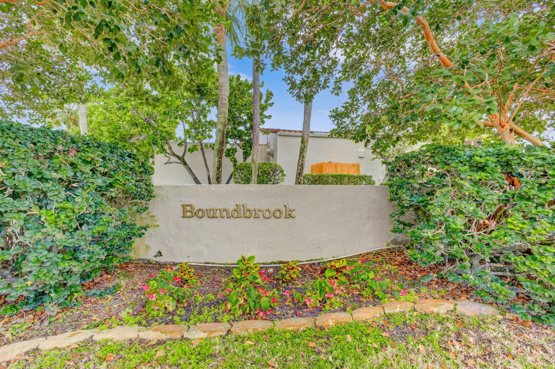 2541 Boundbrook Blvd in West Palm Beach, FL - Building Photo