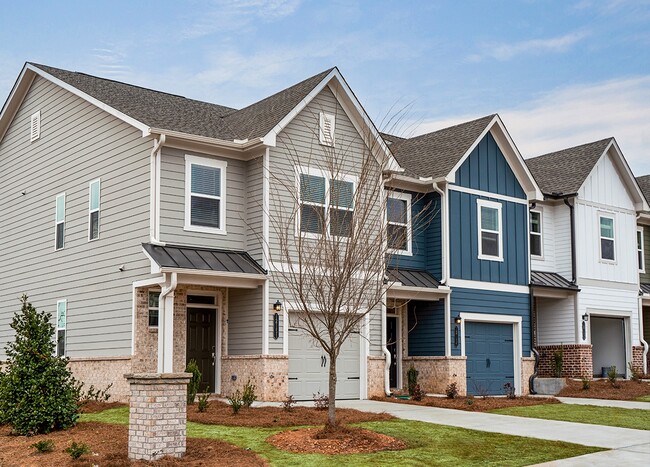 Quinn Residences at Covington Town Center in Covington, GA - Foto de edificio - Building Photo