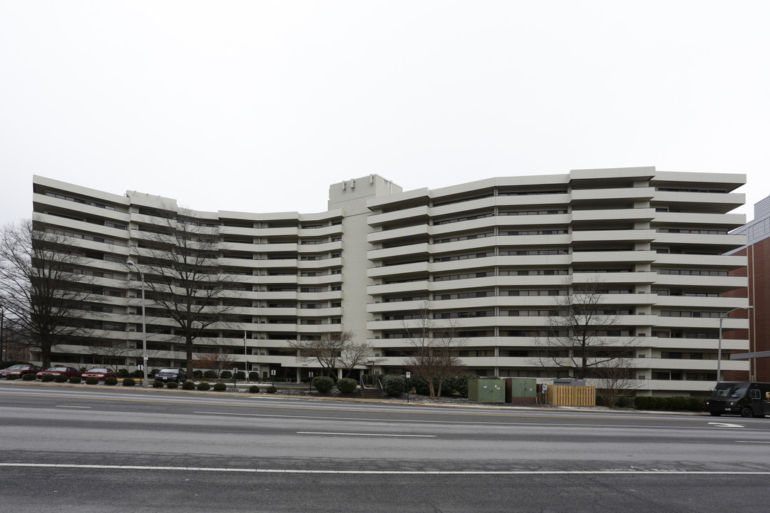 The Carlyle House in Arlington, VA - Building Photo