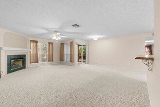 8051 Bay Branch Dr, Unit Unit 314 in Spring, TX - Foto de edificio - Building Photo