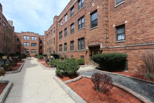 625 W Cornelia in Chicago, IL - Building Photo