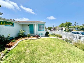 5075 Monroe Ave in San Diego, CA - Building Photo - Building Photo