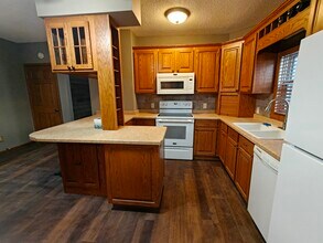 1011 E Grand Ave in Eau Claire, WI - Foto de edificio - Building Photo