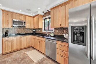 138 Pinewood Trail in Trumbull, CT - Building Photo - Building Photo