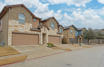 University Village Townhomes in Round Rock, TX - Building Photo - Building Photo