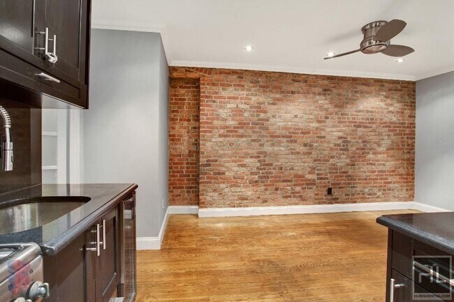 Charming East Village 4-Bedroom with Priva