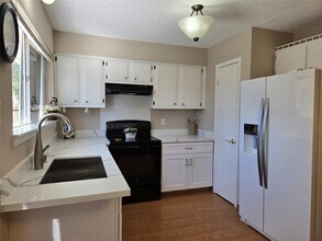 16726 David Glen Dr in Friendswood, TX - Building Photo - Building Photo