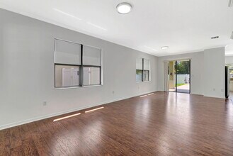 972 NE 193rd Terrace in Miami, FL - Building Photo - Building Photo