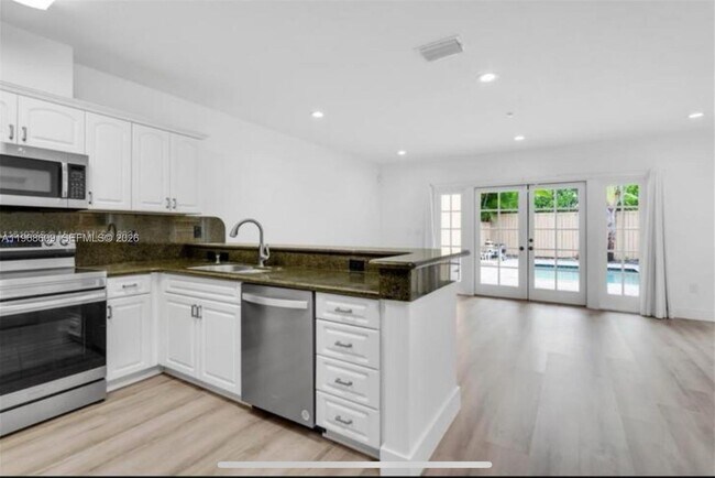 3047 Day Ave in Miami, FL - Building Photo - Building Photo